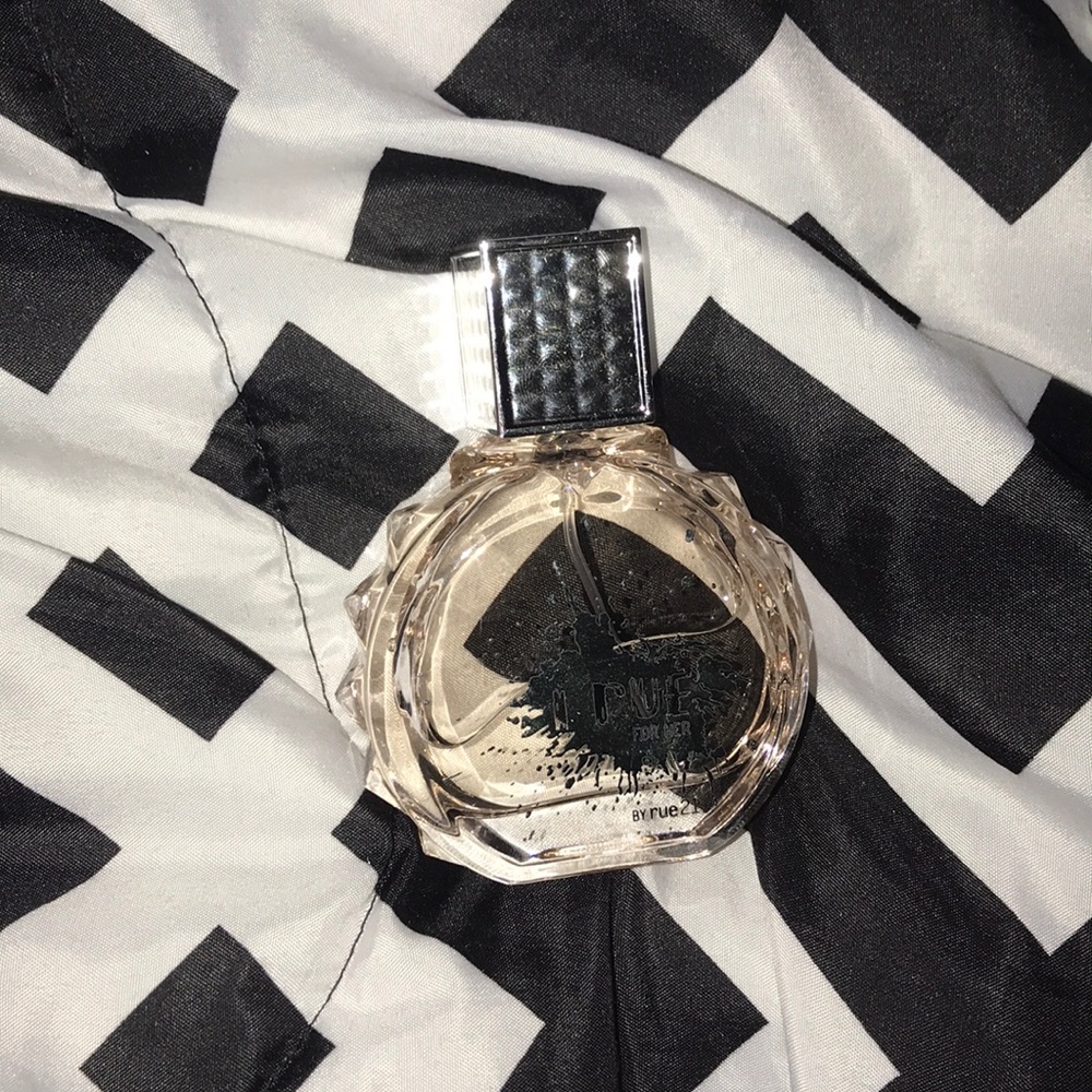Rue 21 perfume